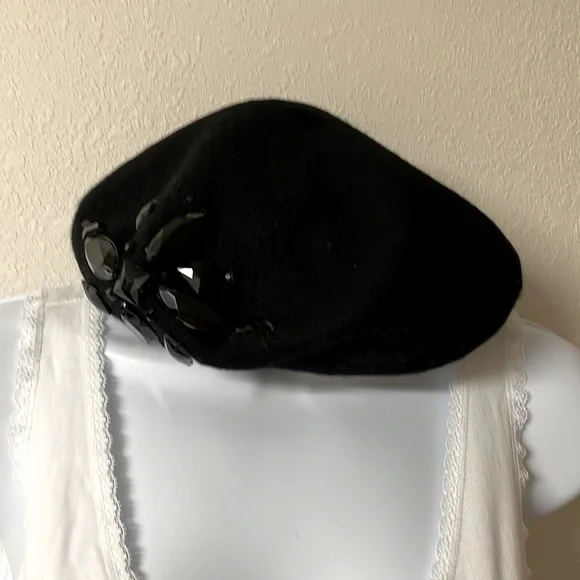 DKNY BERET, NEVER WORN, BLACK. - Picture 2 of 6